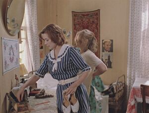 Moskva Slezam Ne Verit (1979) ep01 003-021 Vera Alentova.jpg