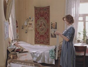 Moskva Slezam Ne Verit (1979) ep01 003-010 Vera Alentova.jpg