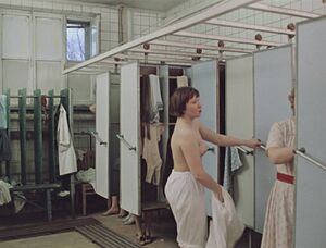 Moskva Slezam Ne Verit (1979) ep01 002-005.jpg